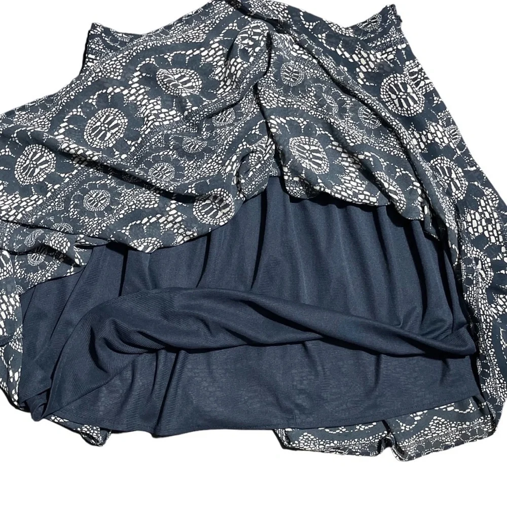 Women’s Gap Skirt Dark Blue and Cream Flower Lace Print Lined Pleated Size 1